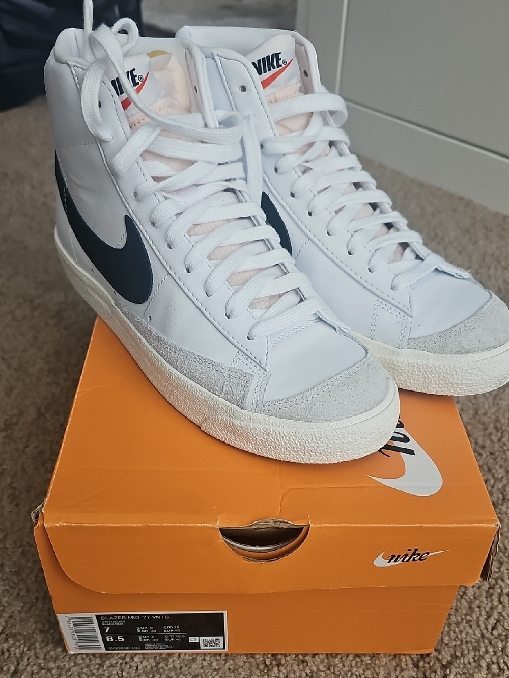 Nike White & BLK Vlazer Mid '77 VNTG Sneakers